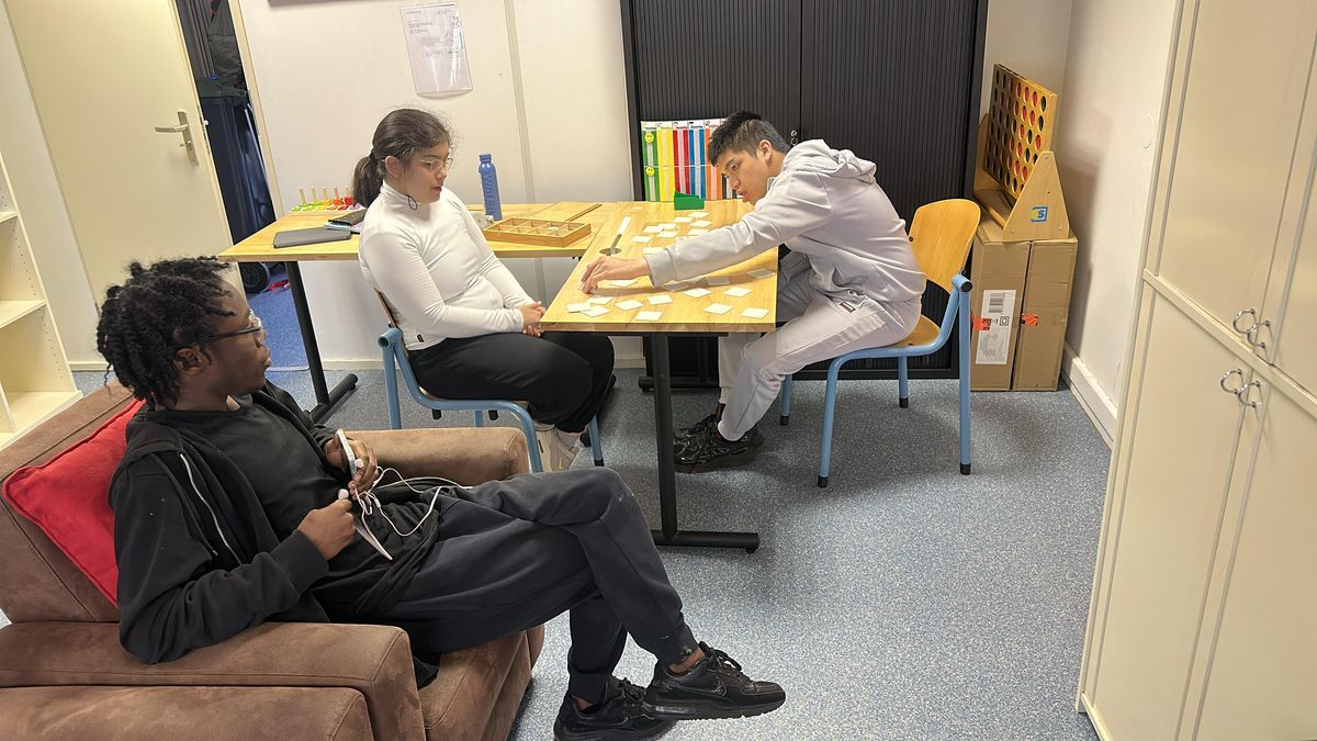 Talenten aan tafel tijdens een activiteit